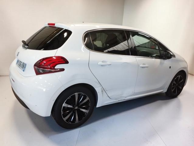 Peugeot 208 image 5