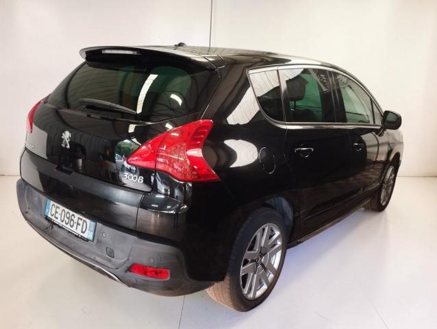 Peugeot 3008 Hybrid4 image 6