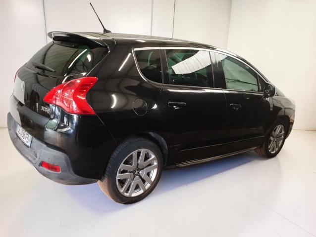 Peugeot 3008 Hybrid4 image 5