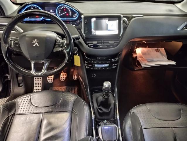 Peugeot 2008 image 2