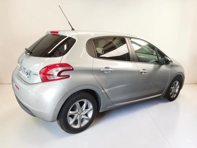 Peugeot 208 image 2