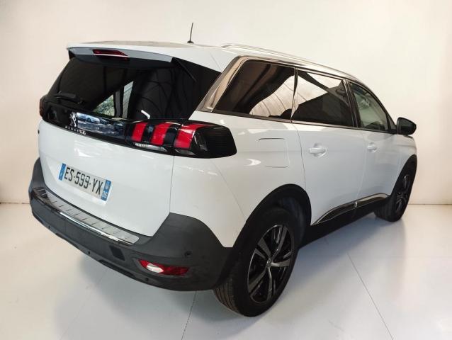 Peugeot 5008 image 2