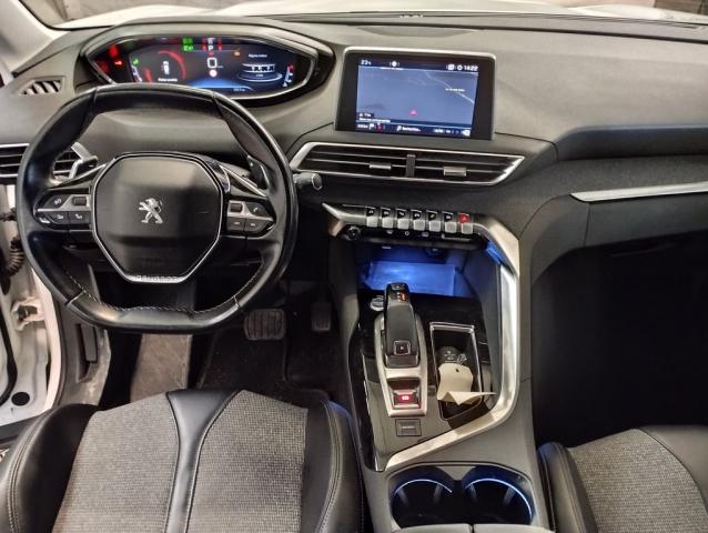 Peugeot 5008 image 1