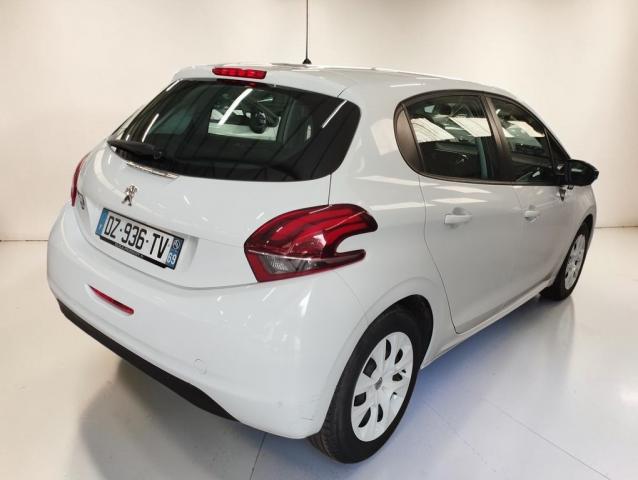 Peugeot 208 image 1