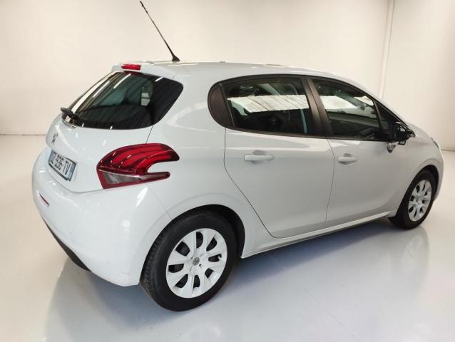 Peugeot 208 image 4