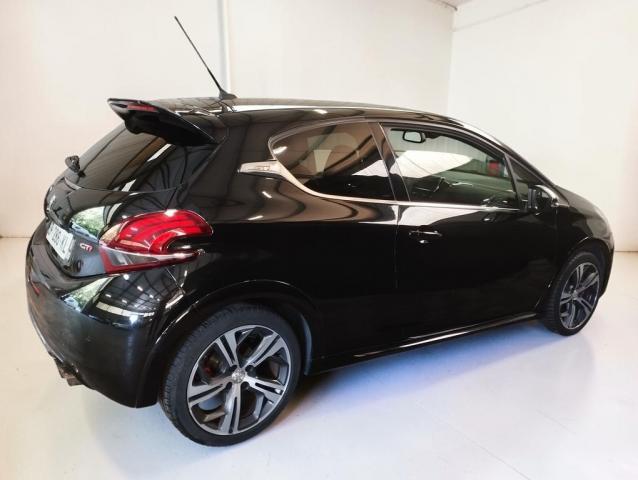 Peugeot 208 image 2