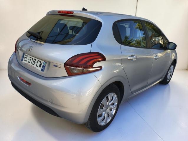 Peugeot 208 image 1