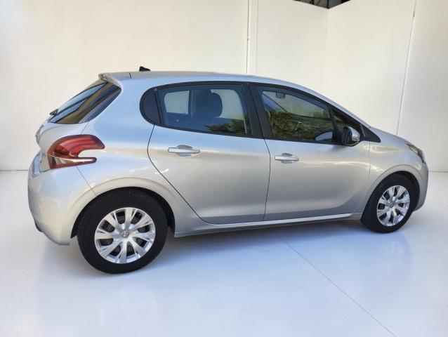 Peugeot 208 image 3