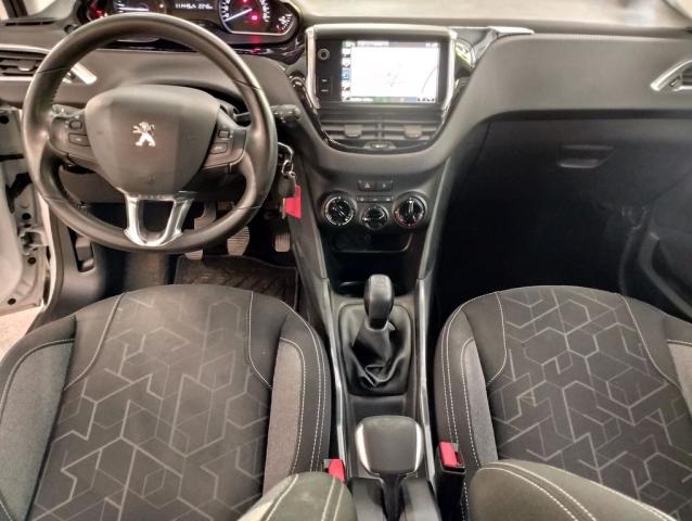 Peugeot 2008 image 2