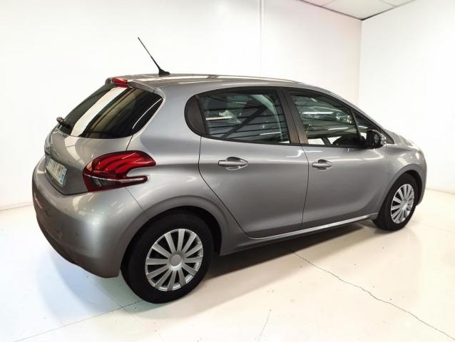 Peugeot 208 image 6