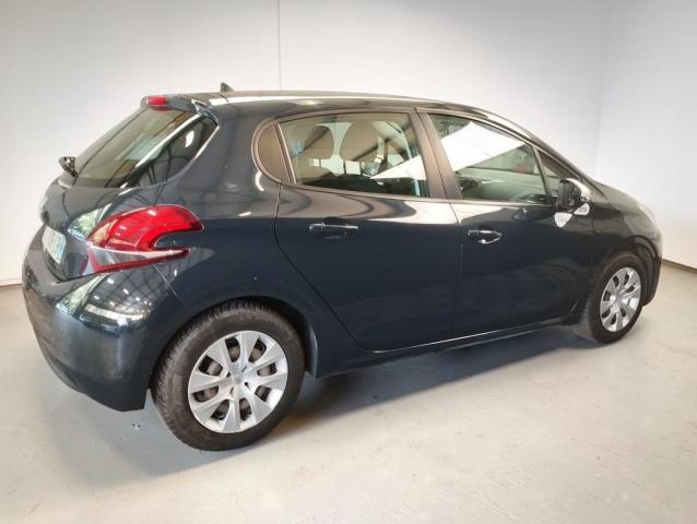 Peugeot 208 image 1