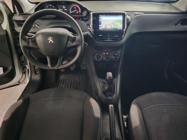 Peugeot 208 image 1
