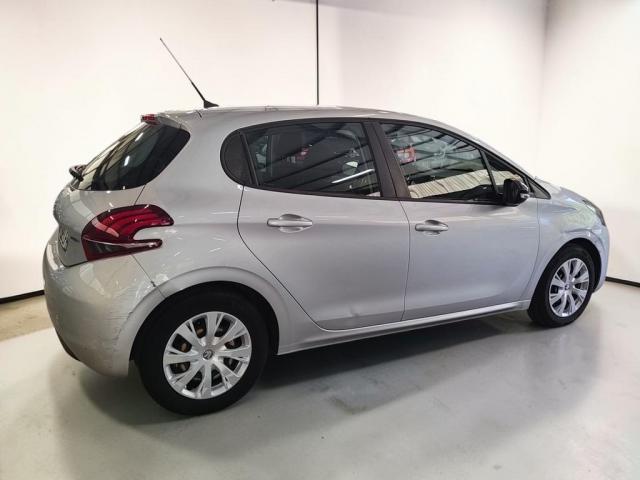 Peugeot 208 image 3