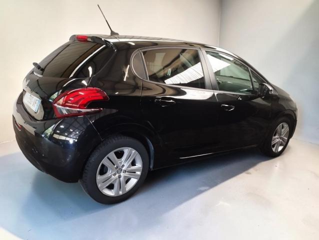 Peugeot 208 image 1