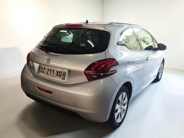 Peugeot 208 image 6