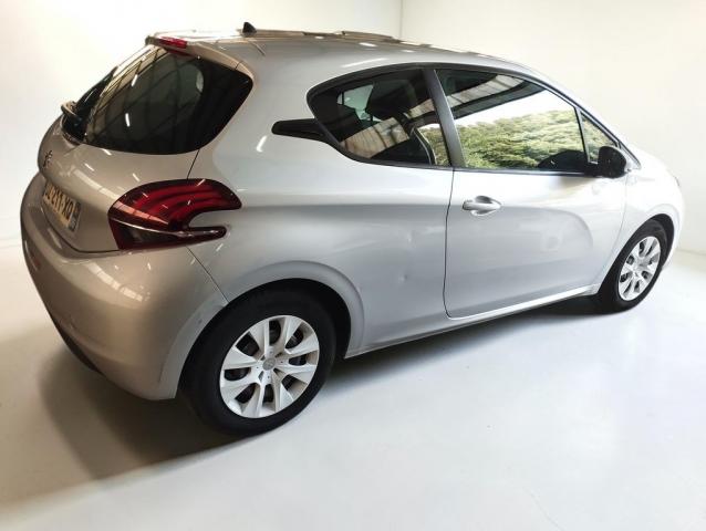 Peugeot 208 image 3
