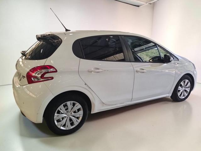 Peugeot 208 image 6