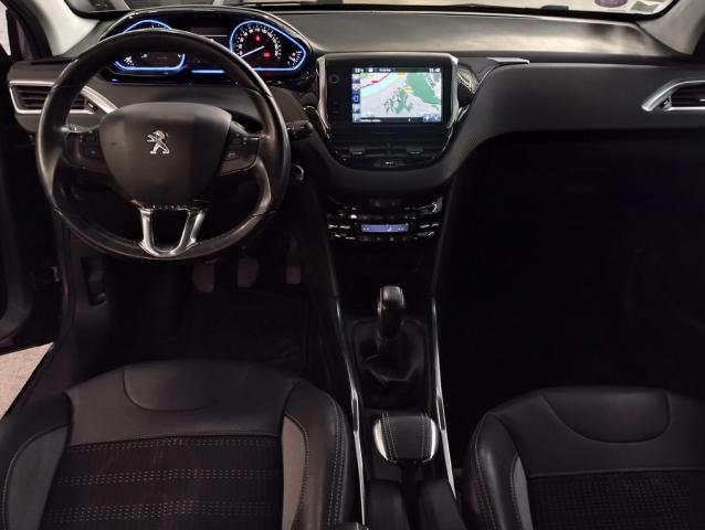 Peugeot 2008 image 2