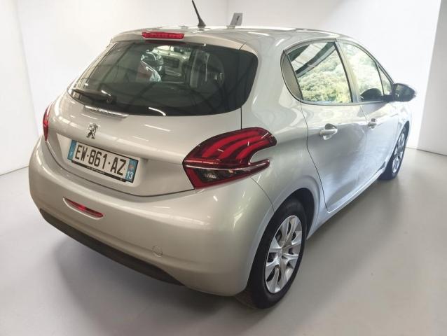 Peugeot 208 image 2
