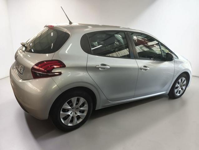 Peugeot 208 image 1
