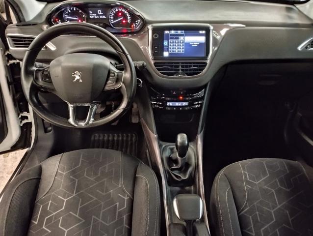 Peugeot 2008 image 2