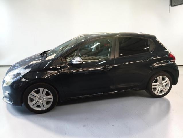 Peugeot 208 image 2