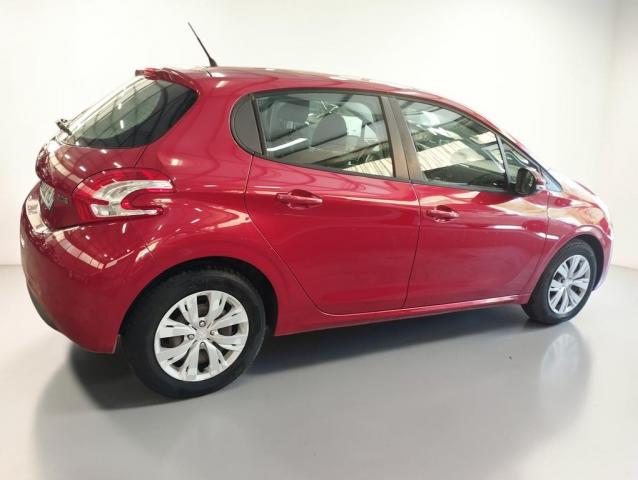 Peugeot 208 image 1