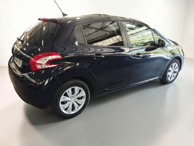 Peugeot 208 image 1