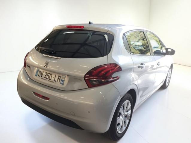Peugeot 208 image 5