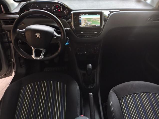 Peugeot 208 image 4
