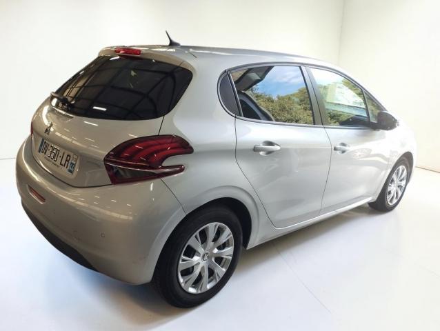Peugeot 208 image 2