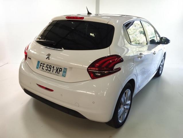 Peugeot 208 image 3
