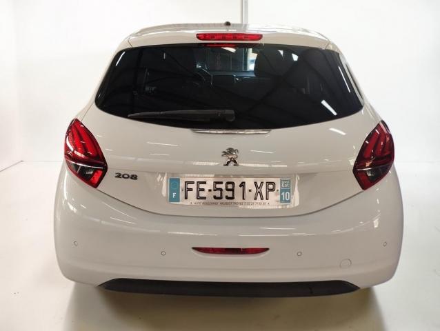 Peugeot 208 image 1