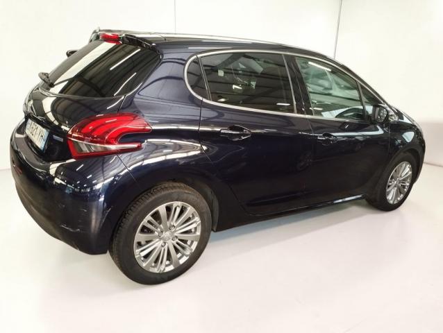 Peugeot 208 image 3