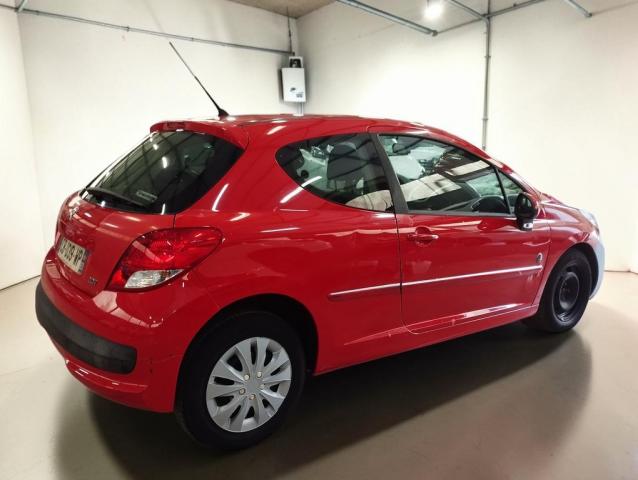 Peugeot 207 image 2