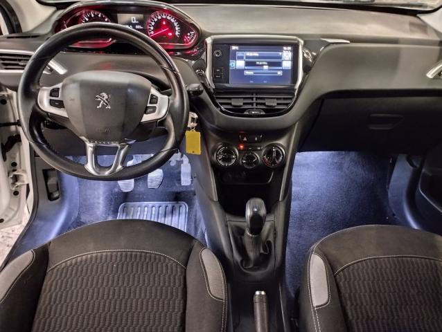 Peugeot 208 image 2