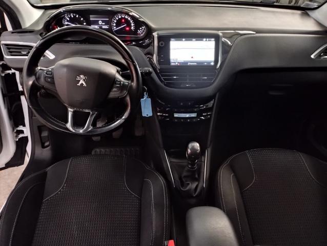Peugeot 208 image 6