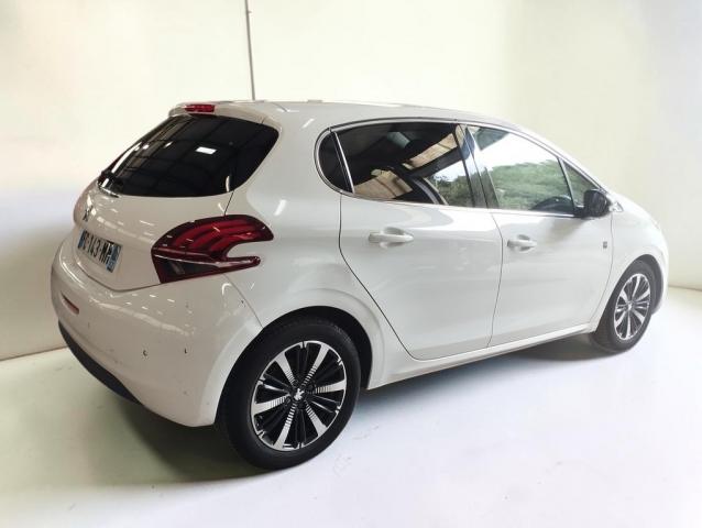 Peugeot 208 image 2