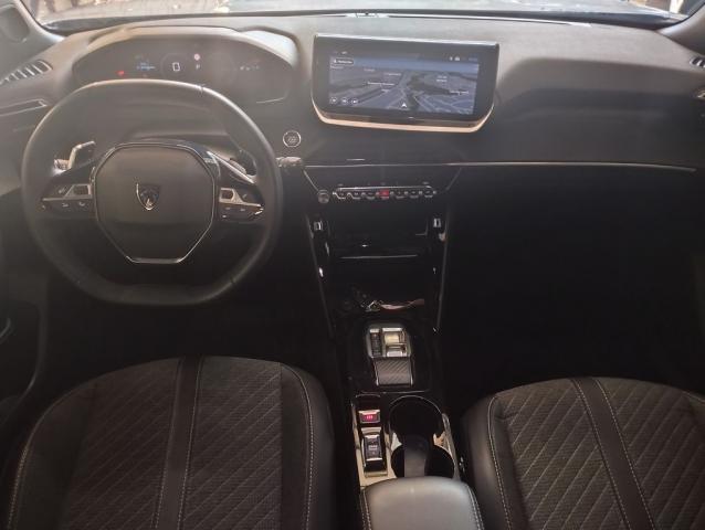 Peugeot 2008 image 2