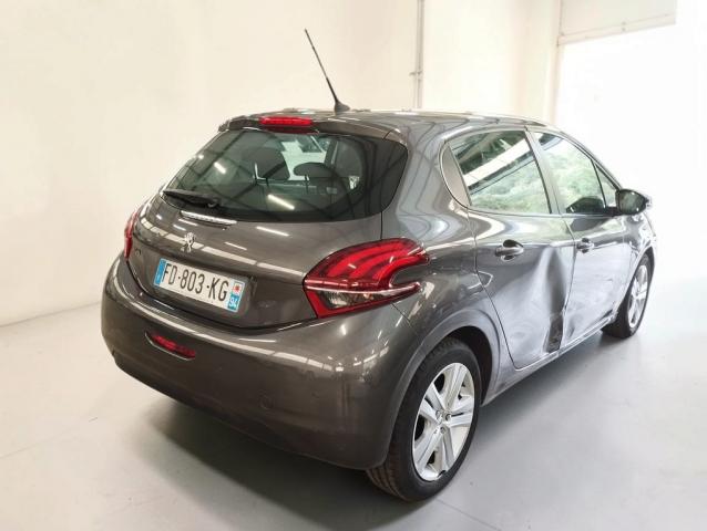 Peugeot 208 image 1