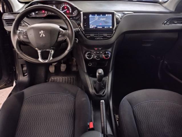 Peugeot 208 image 2