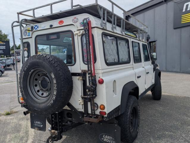 Land Rover Defender image 4