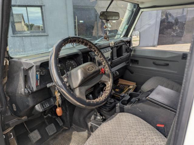 Land Rover Defender image 2