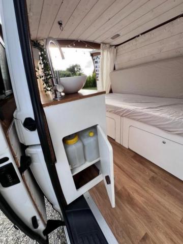 Volkswagen Transporter image 6