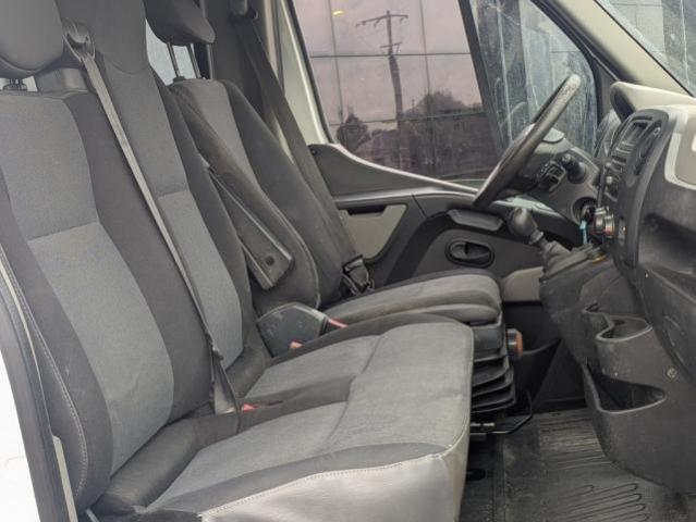 Renault Master image 2