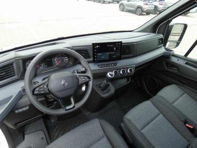 Renault Master image 2