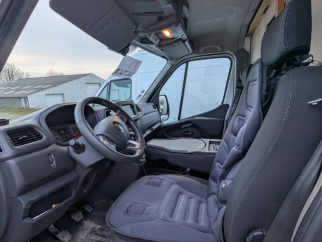 Renault Master image 2