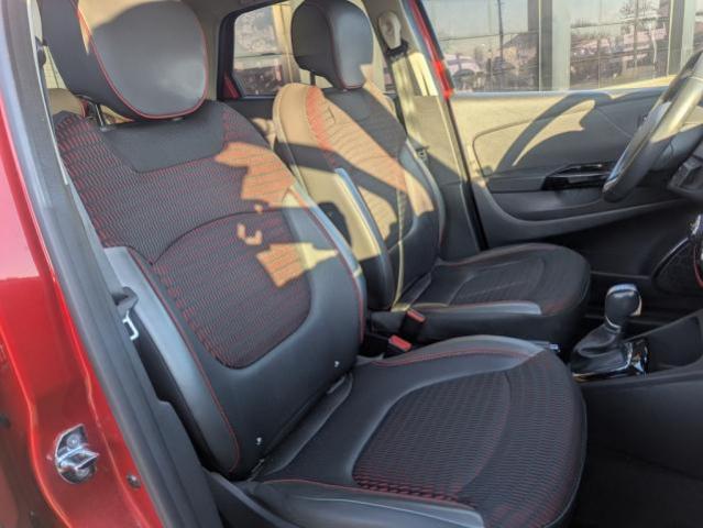 Renault Captur image 1