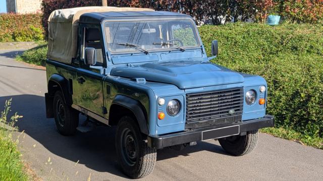 Land Rover Defender image 1