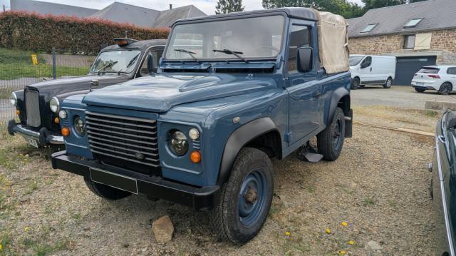Land Rover Defender image 7